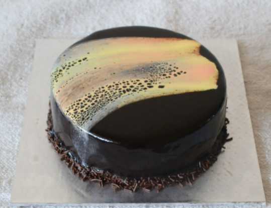 Premium RED N White Velvet Cake